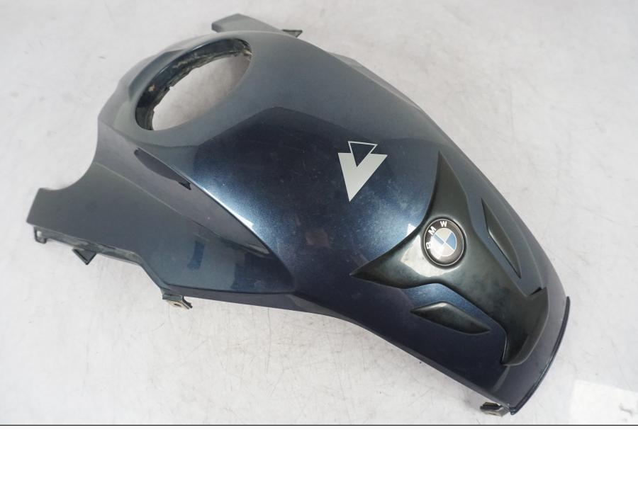 Framsidan på Bensintankskåpa från en BMW R 1200 GS -2005 motorcykel.