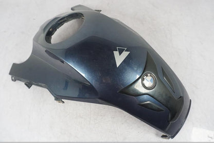 Framsidan på Bensintankskåpa från en BMW R 1200 GS -2005 motorcykel.