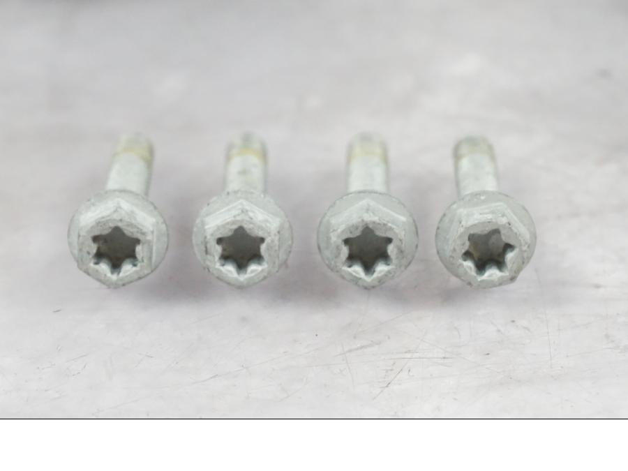 Baksidan på Luftrör från en KTM 1290 Super Duke R -2022 motorcykel.