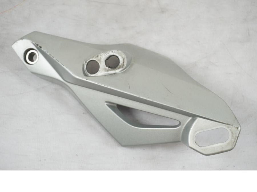 Framsidan på Blinkersfäste från en BMW R 1200 R -2007 motorcykel.