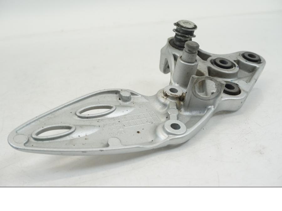 Extrabild1 på Fotpinnefäste från en Suzuki GSX 1300 R -2017 motorcykel.