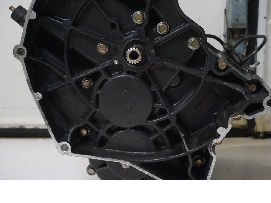 Baksidan på Växellåda från en BMW R 1200 C -2002 motorcykel.