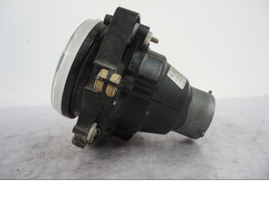 Snett nerifrån på Strålkastarinsats från en BMW R 1150 GS -2002 motorcykel.