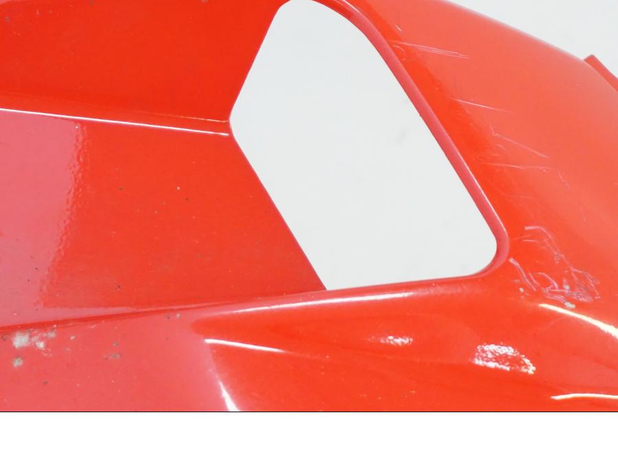 Snett uppifrån på Magkåpa från en Yamaha YZF R6 -2006 motorcykel.