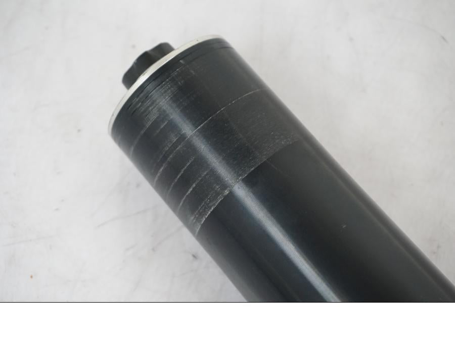 Snett nerifrån på Gaffelben från en KTM 690 SM R -2009 motorcykel.