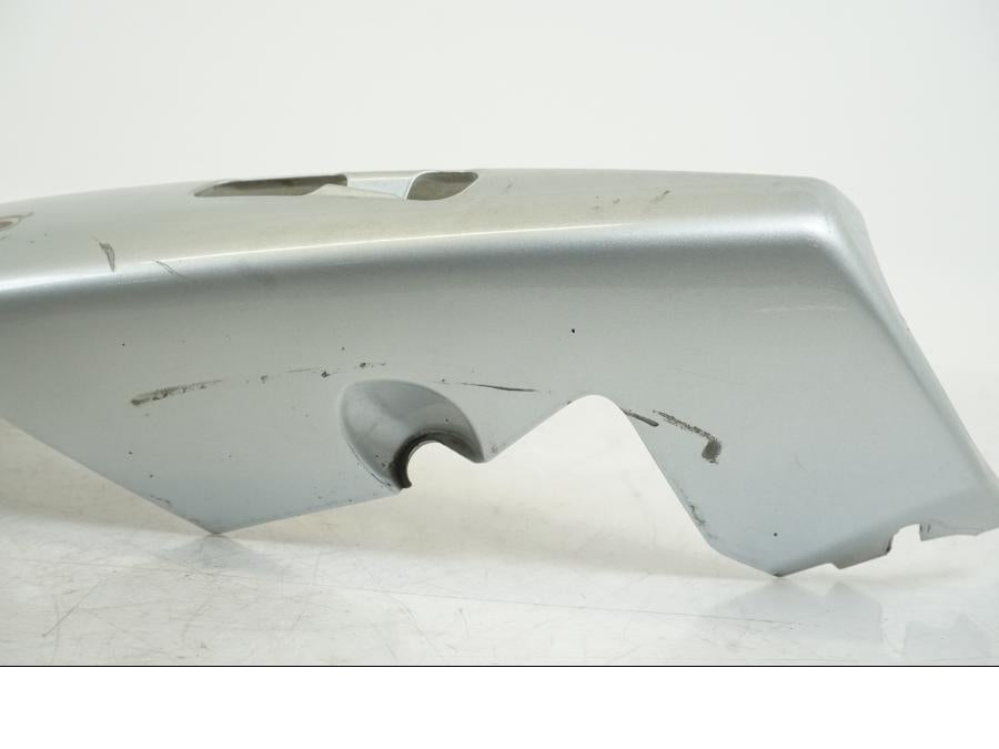 Snett uppifrån på Bakvinge från en BMW F 650 CS -2003 motorcykel.