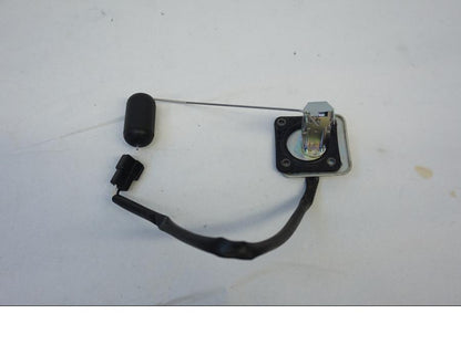 Baksidan på Bensintankgivare från en Kawasaki VN 900 -2006 motorcykel.