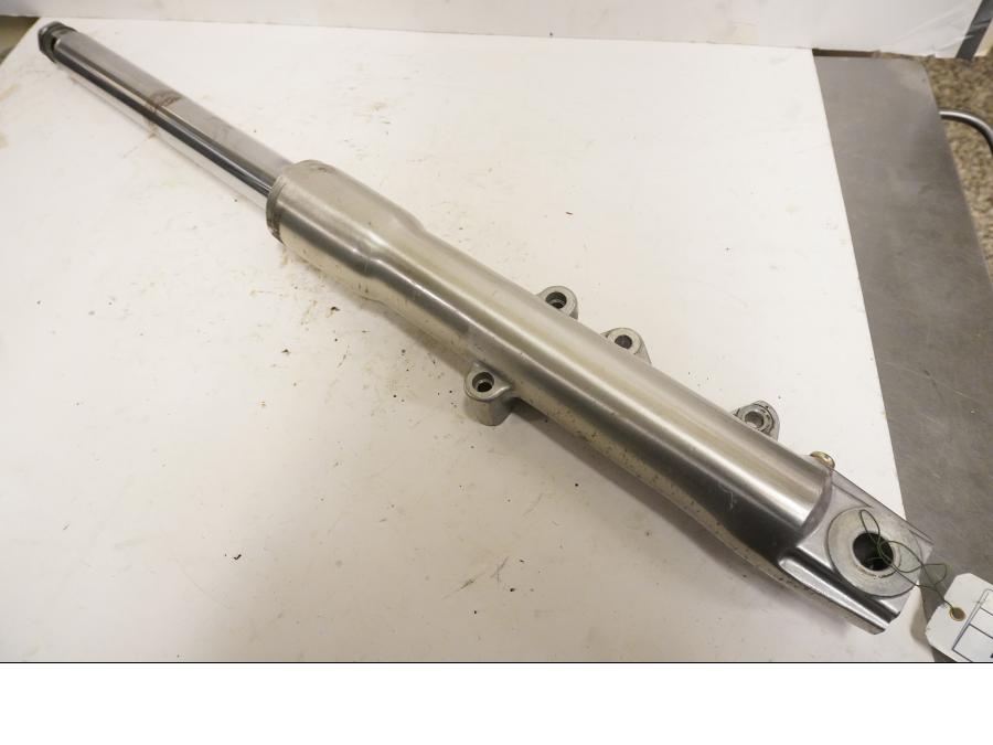 Framsidan på Gaffelben från en H-D Softail Heritage Classic FLSTC/I -1995 motorcykel.