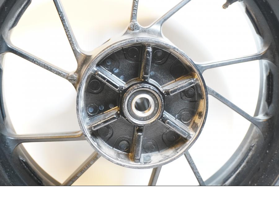 Extrabild2 på Fälg från en Yamaha MT-09 Tracer -2016 motorcykel.