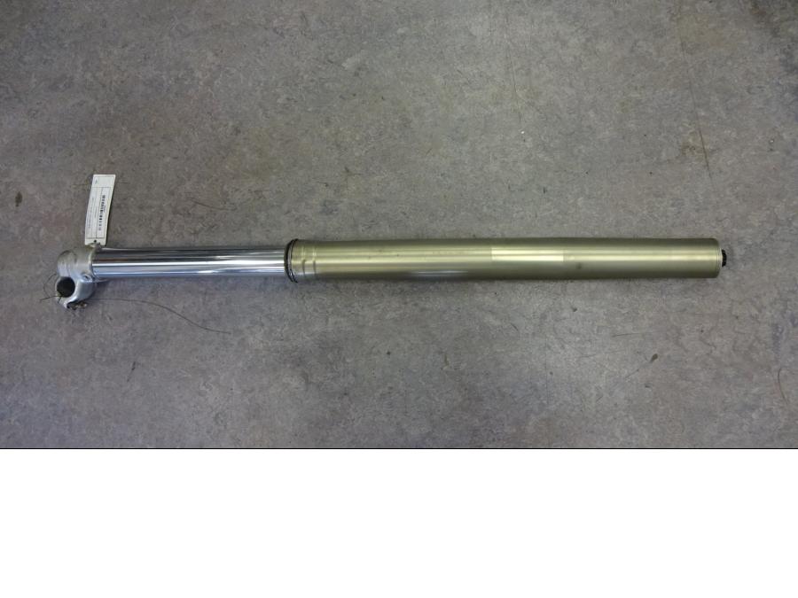 Framsidan på Gaffelben från en KTM 400 EXC -2005 motorcykel.