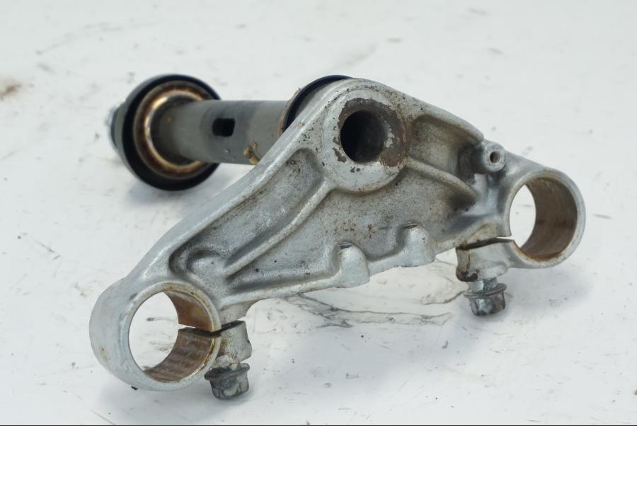 Snett nerifrån på Gaffelkrona från en Yamaha XV 535 -1995 motorcykel.