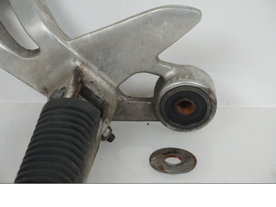 Höger sida på Fotpinne från en Yamaha XJ 900 S -1997 motorcykel.