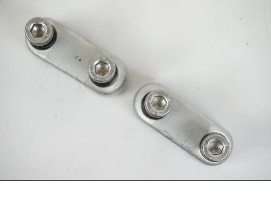 Vänster sida på Styrfäste från en BMW F 650 CS -2002 motorcykel.