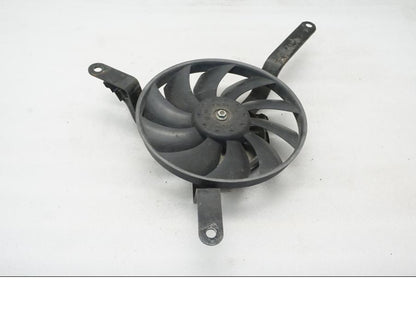 Baksidan på Vattenkylfläkt från en Triumph Daytona 675 -2008 motorcykel.