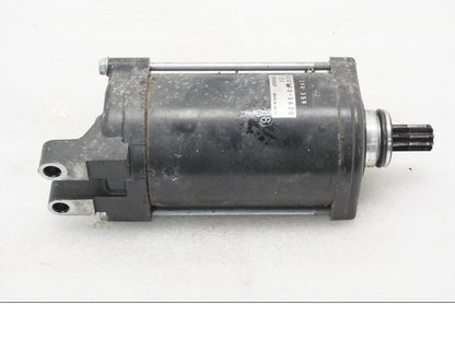 Baksidan på Startmotor från en BMW F 800 R -2011 motorcykel.