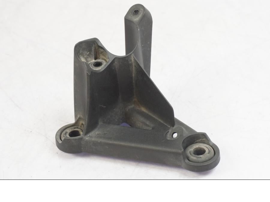 Framsidan på Instrumentpanelsfäste från en BMW R 1200 GS -2005 motorcykel.