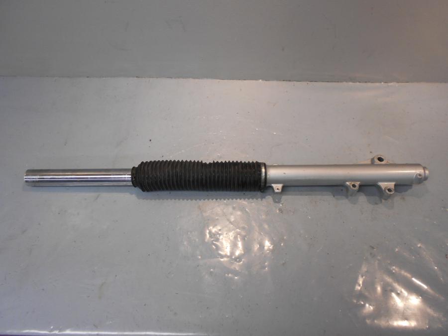 Framsidan på Gaffelben från en Yamaha XTZ 750 -1994 motorcykel.