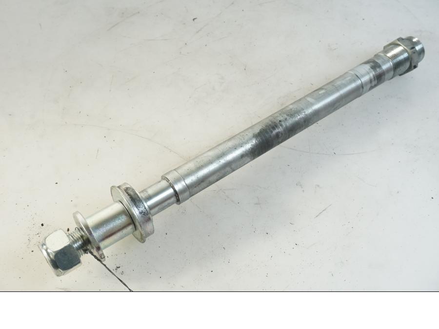 Framsidan på Axel från en Indian Chieftain Dark Horse -2019 motorcykel.