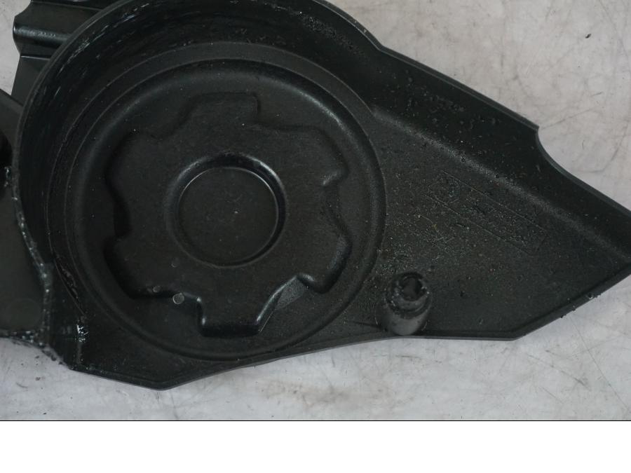 Snett uppifrån på Drevkåpa från en BMW F 800 R -2018 motorcykel.