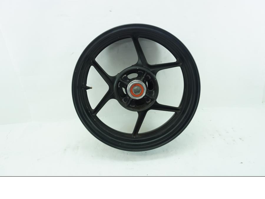 Baksidan på Fälg från en Kawasaki ZX-6R -2008 motorcykel.