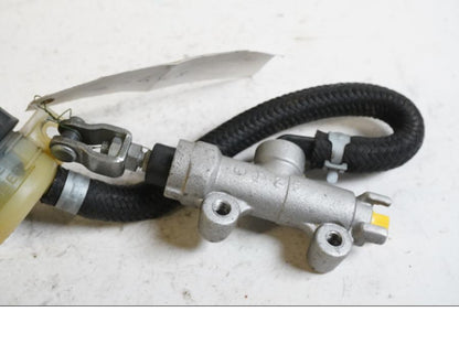 Höger sida på Bromshuvudcylinder från en Kawasaki ZX-10R -2007 motorcykel.