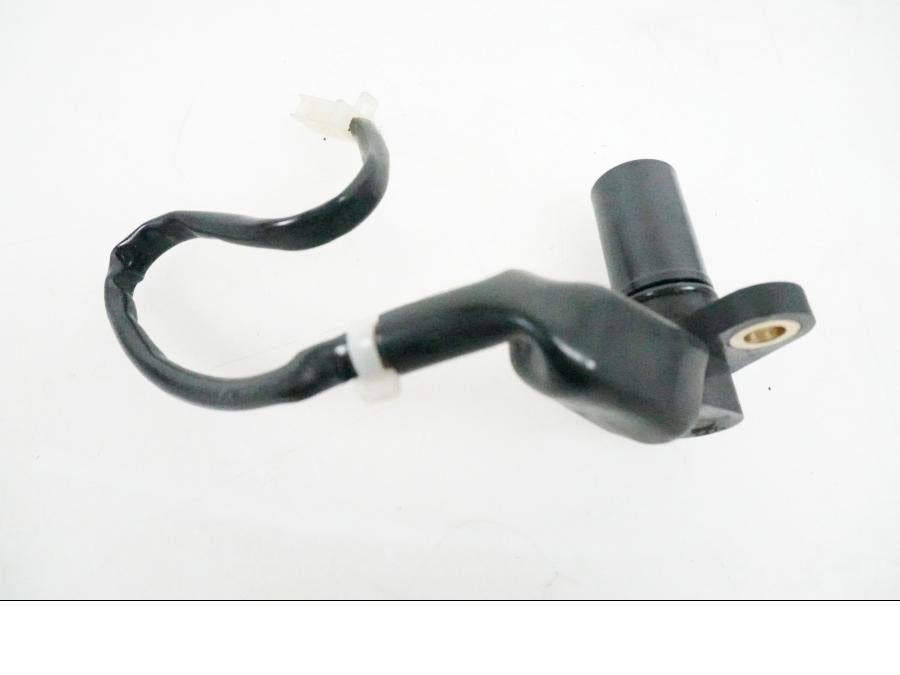 Baksidan på Kamaxelsensor från en Honda VFR 800 -2005 motorcykel.