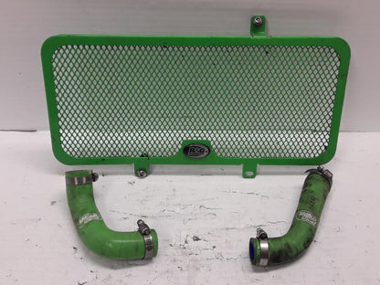 Framsidan på Vattenkyldekor från en Kawasaki ER-6N -2015 motorcykel.