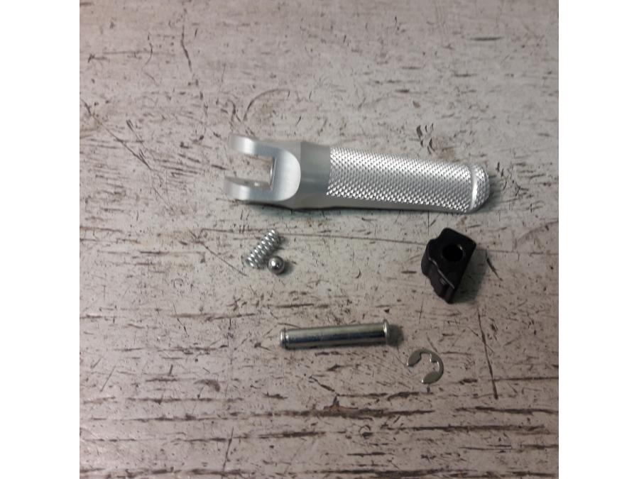 Framsidan på Fotpinne från en Ducati 1199 Panigale -2014 motorcykel.