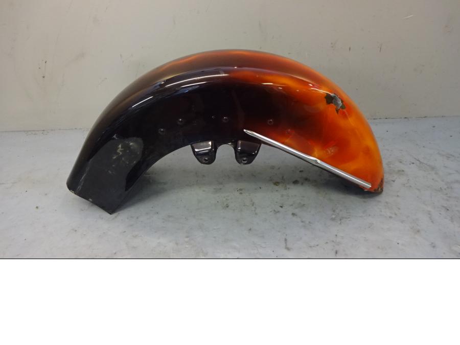 Framsidan på Framskärm från en H-D Touring Road King Custom FLHRSI -2004 motorcykel.