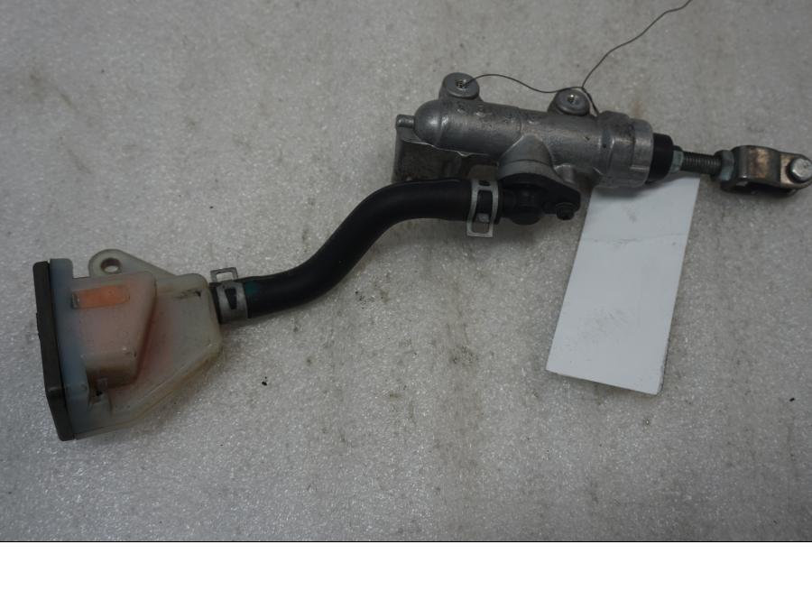 Framsidan på Bromshuvudcylinder från en Suzuki GSX-R 1000 -2003 motorcykel.