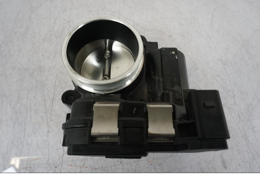 Snett uppifrån på Spjällhus från en BMW R 1250 GS -2023 motorcykel.