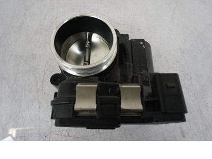 Snett uppifrån på Spjällhus från en BMW R 1250 GS -2023 motorcykel.