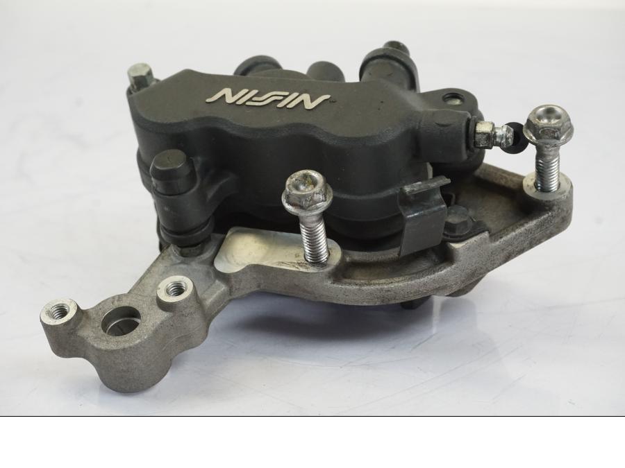 Baksidan på Bromsok från en Honda NT 700 -2008 motorcykel.