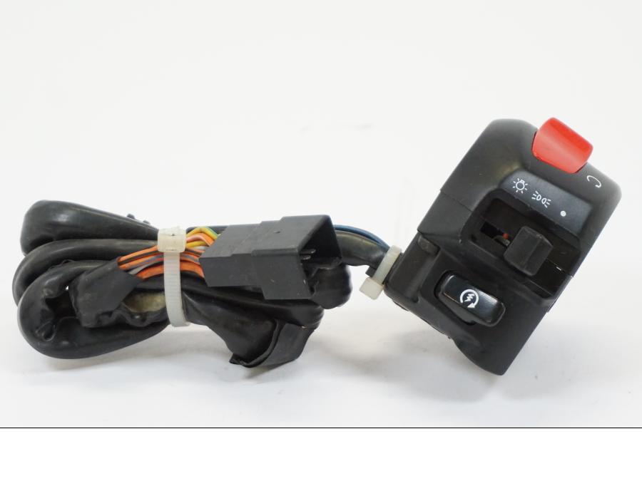 Framsidan på Styrelreglage från en Suzuki GSX-R 600 -2001 motorcykel.