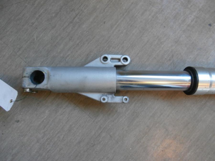 Baksidan på Gaffelben från en Ducati Monster 600 -1998 motorcykel.