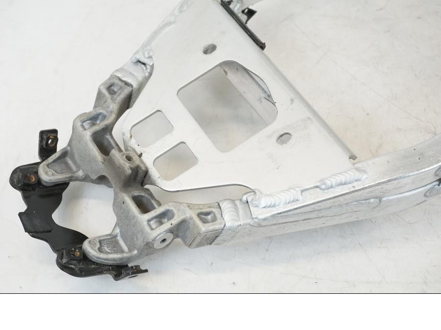 Extrabild2 på Bakram från en Aprilia Tuono V4R -2011 motorcykel.