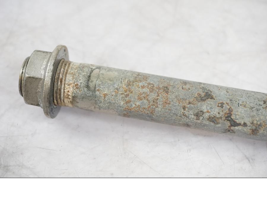 Extrabild2 på Axel från en Kawasaki ZX-10R -2008 motorcykel.