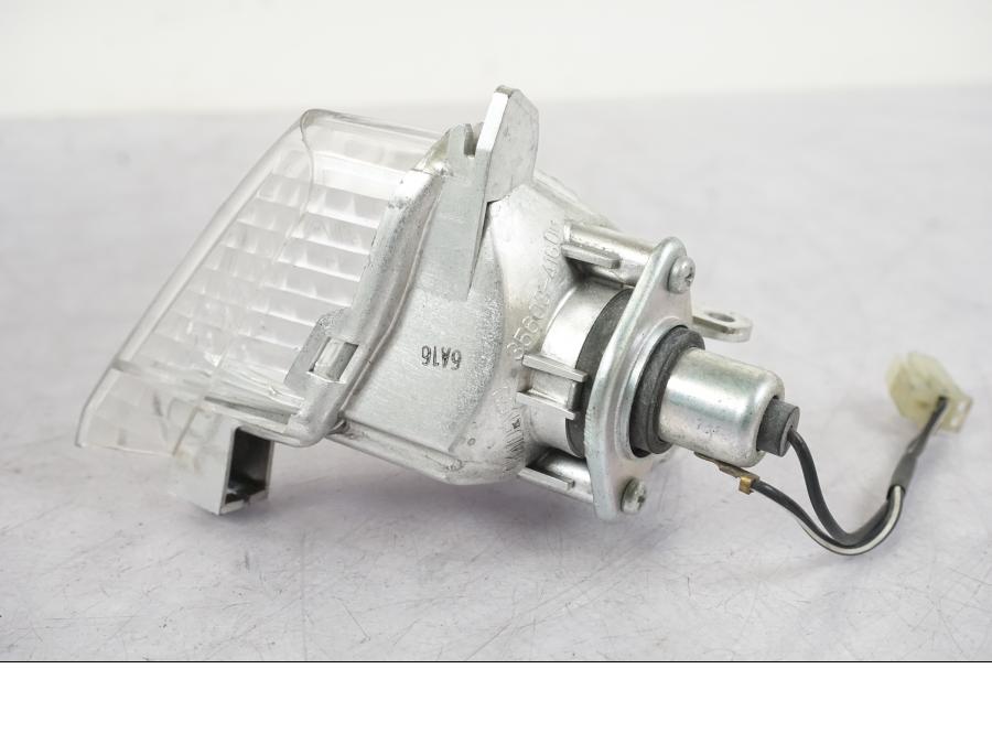 Snett nerifrån på Blinkers från en Suzuki GSX-R 750 -2006 motorcykel.