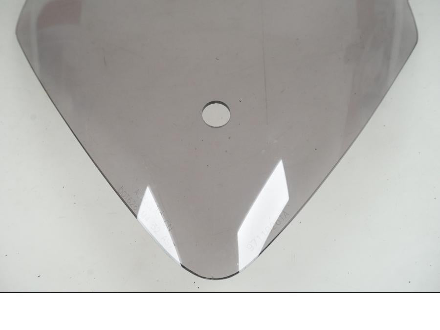 Baksidan på Vindruta från en Ducati Multistrada 950 -2020 motorcykel.