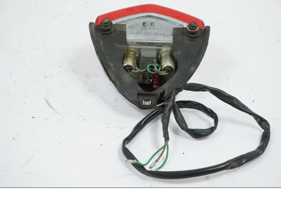 Snett uppifrån på Baklampa från en Honda VT 600 C -1995 motorcykel.