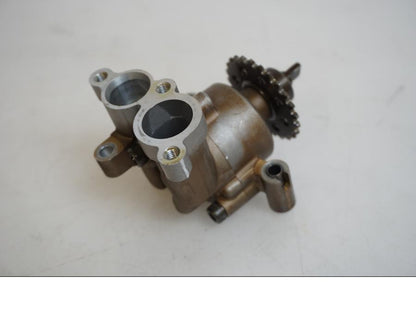 Baksidan på Oljepump från en Yamaha FJR 1300 -2005 motorcykel.