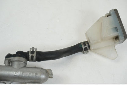 Höger sida på Bromshuvudcylinder från en Suzuki GSX-R 1000 -2003 motorcykel.