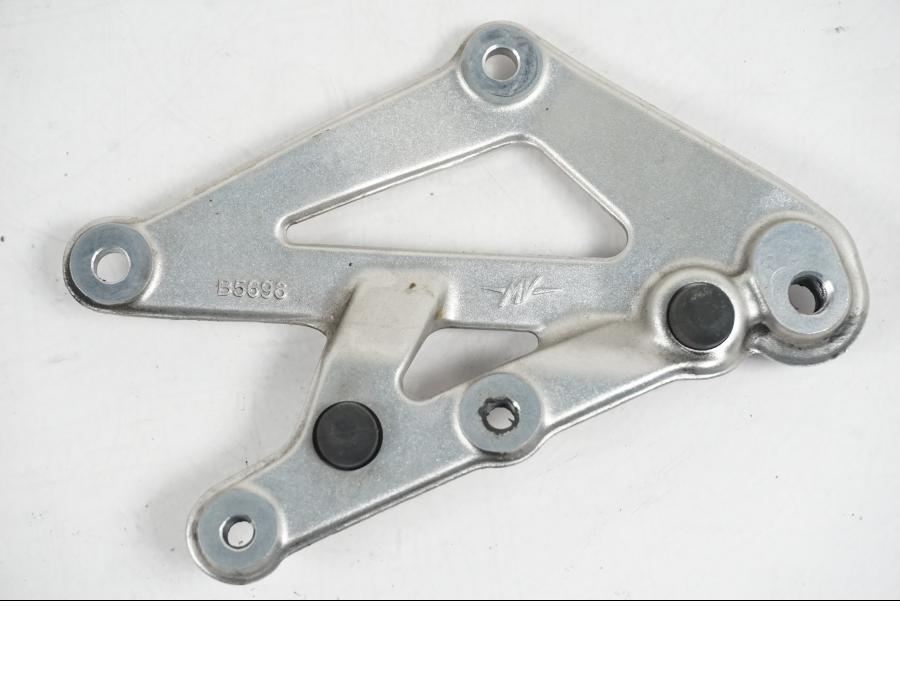 Höger sida på Bromspedalfäste från en MV Agusta Dragster -2014 motorcykel.