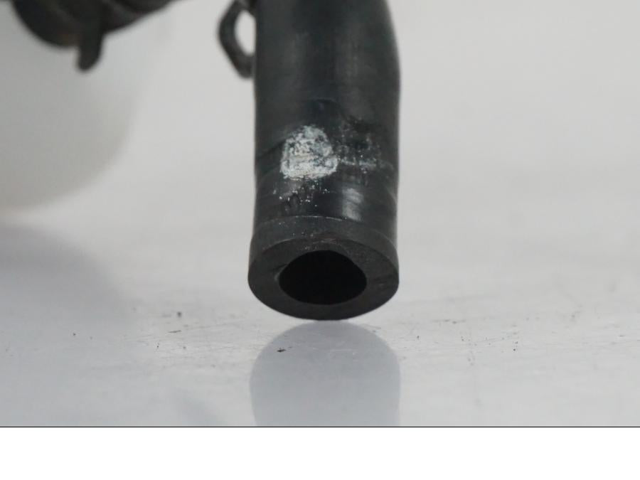 Höger sida på Bromsvätskebehållare från en Kawasaki ZX-6R -2005 motorcykel.