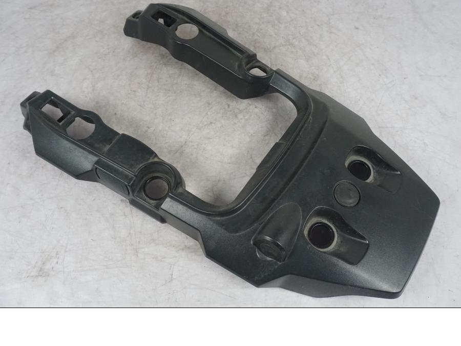 Framsidan på Bakvinge från en Triumph Tiger Explorer -2012 motorcykel.