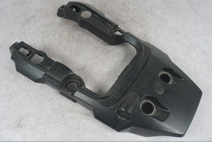 Framsidan på Bakvinge från en Triumph Tiger Explorer -2012 motorcykel.