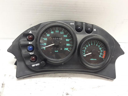 Framsidan på Instrumentpanel från en Kawasaki KLE 500 -2001 motorcykel.