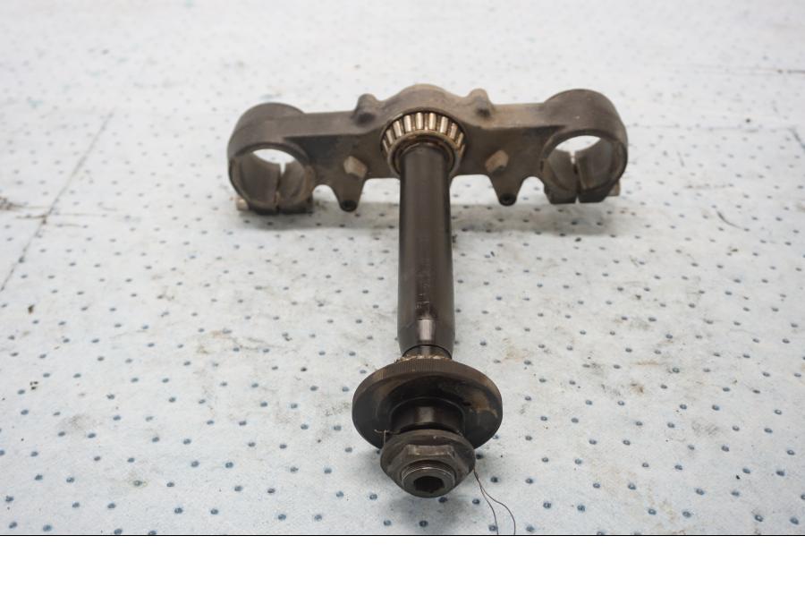 Höger sida på Gaffelkrona från en BMW F 650 GS -2001 motorcykel.