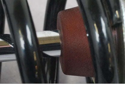 Vänster sida på Stötdämpare från en Yamaha MT-09 -2016 motorcykel.