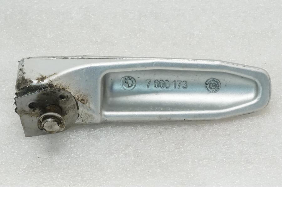 Baksidan på Fotpinne från en BMW F 800 R -2011 motorcykel.